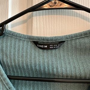 Cropped blue t shirt